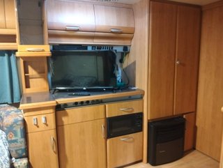 Caravana con cenador, cocina  y avance