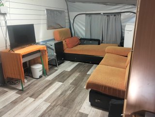 Caravana con cenador, cocina  y avance