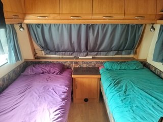 Caravana con cenador, cocina  y avance