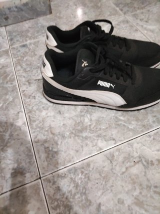 Zapatillas Puma Negras y Blancas y Adidas