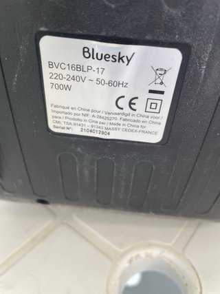 Aspiradora Bluesky sin bolsa 700W