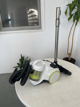 Aspiradora Bluesky sin bolsa 700W