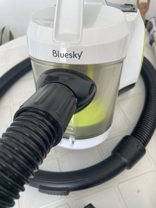 Aspiradora Bluesky sin bolsa 700W