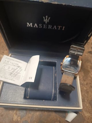 Reloj Maserati con correa negra