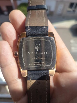 Reloj Maserati con correa negra