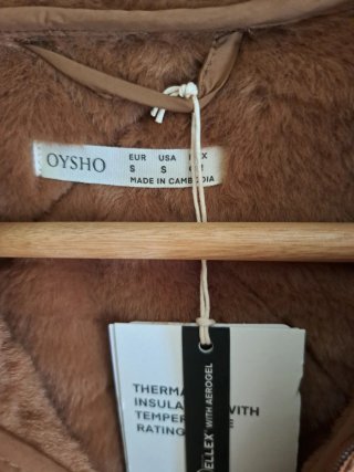 Chaqueta acolchada rombo marrón camel Oysho