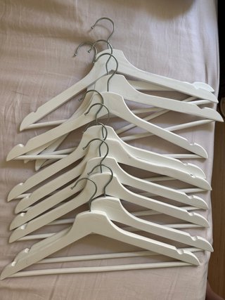 Perchas de madera blancas (pack 8)