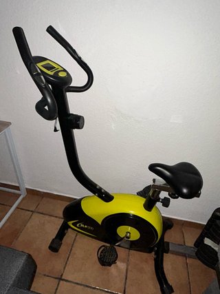 Bicicleta Estática Negra y Amarilla