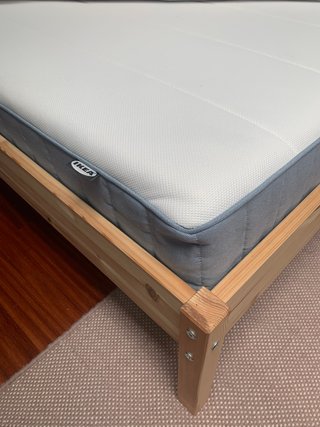 Estructura de Cama y Colchón IKEA
