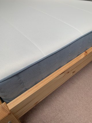 Estructura de Cama y Colchón IKEA