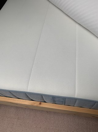 Estructura de Cama y Colchón IKEA