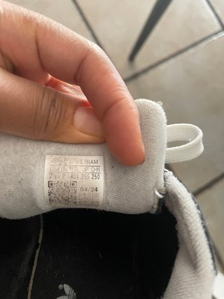 Sneaker Adidas Nere e Bianche