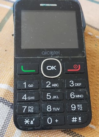 2 Telefoni Alcatel senza caricatori