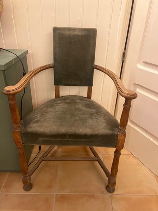 Silla vintage tapizada terciopelo verde