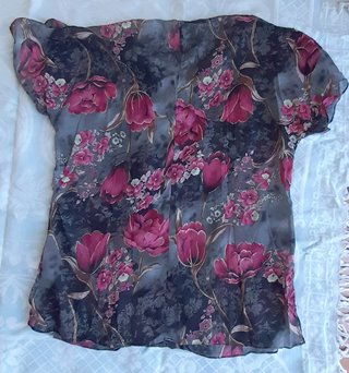 Túnica tule com detalhes dourados