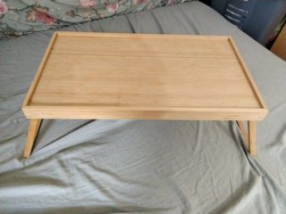 Mesita de cama IKEA de madera