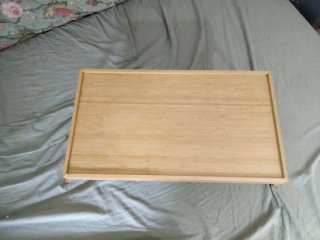 Mesita de cama IKEA de madera