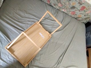 Mesita de cama IKEA de madera