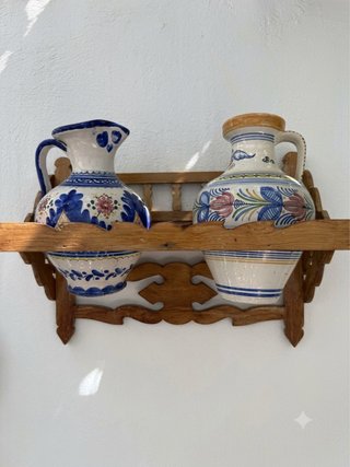 Cantareras antiguas. Mueble antiguo para jarras