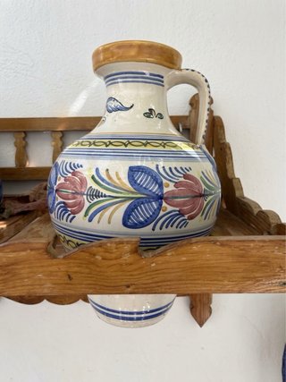 Cantareras antiguas. Mueble antiguo para jarras