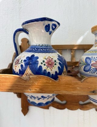 Cantareras antiguas. Mueble antiguo para jarras