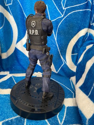 Figura Leon S. Kennedy Biohazard RE:2