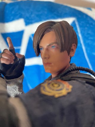 Figura Leon S. Kennedy Biohazard RE:2