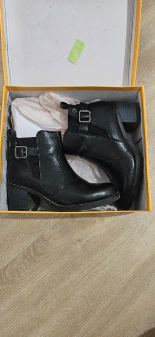 Botines negros con hebilla