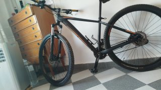 Bicicleta de Montaña Negra y Naranja marca ORBEA