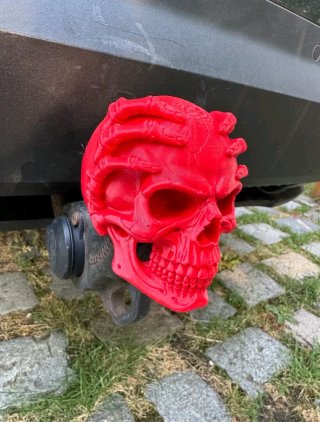 Cubre Bola de Remolque Calavera con Manos
