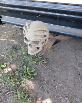 Cubre Bola de Remolque Calavera con Manos