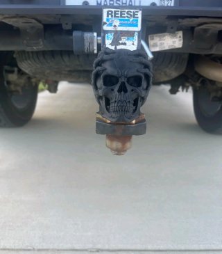 Cubre Bola de Remolque Calavera con Manos