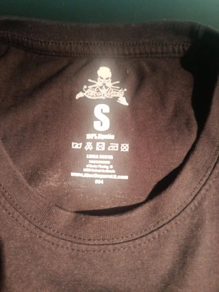 Camiseta Negra con Estampado