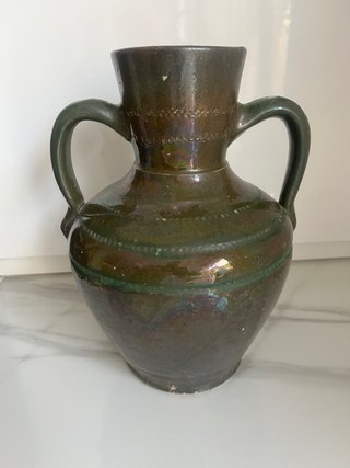 Cántaro antiguo de arcilla esmaltado