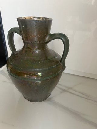 Cántaro antiguo de arcilla esmaltado