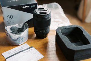 Objetiva Tokina Opera 50mm f/1.4 para Nikon F
