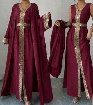 Vestido Largo Rojo con Detalles Dorados