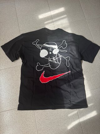 Camiseta Nike x One Piece Negra