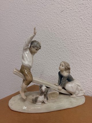 Figura Lladró Niños Jugando Balancín (número 4867)