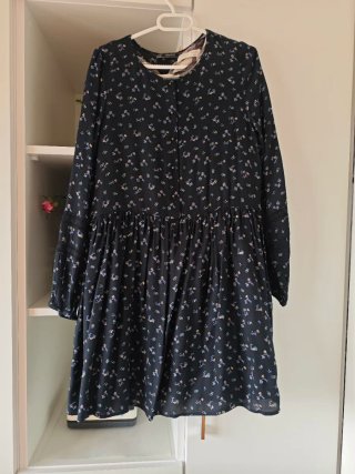Vestido Zara floral negro talla XS