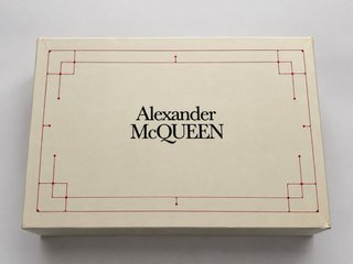 Alexander McQueen negras