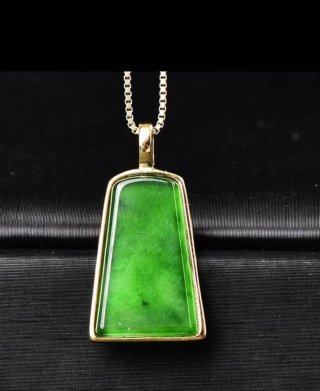 Colgante de Jadeíta Natural con Certificado