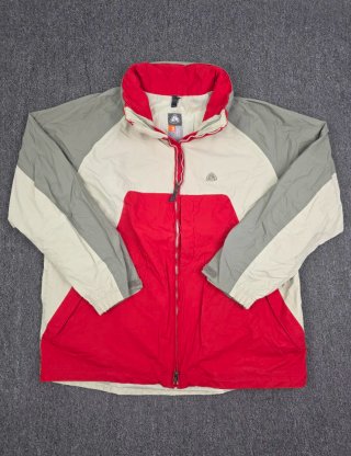 Chaqueta Nike ACG Roja y Beige
