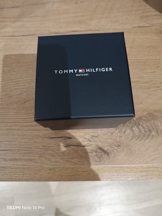 Reloj Tommy Hilfiger Negro puesto solo dos veces