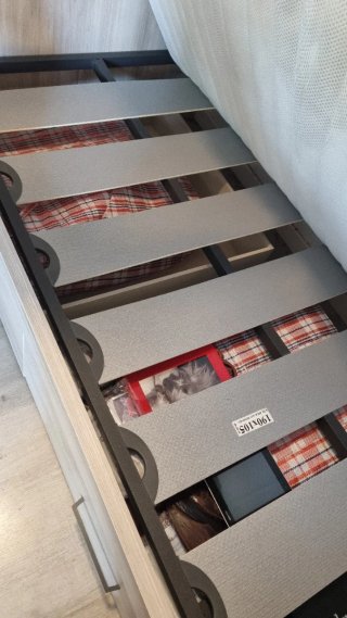 Cama con Cajones Inferiores Madera maciza.