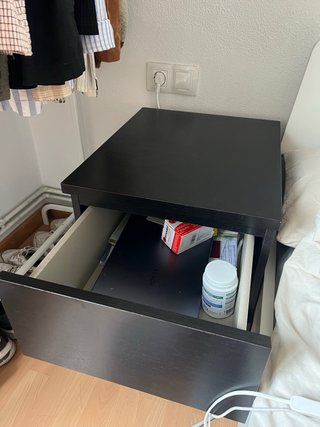 Mesa de noche IKEA negra