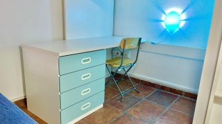 Cama alta con escritorio Ikea
