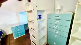 Cama alta con escritorio Ikea