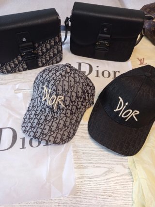 Bolsos y Gorras Christian Dior