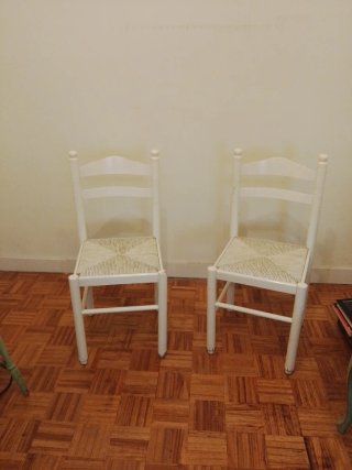 Juego de 2 sillas blancas de madera